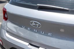 Hyundai Venue SE FWD 2026 — side view