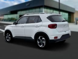 Hyundai Venue SEL FWD 2026 — side view
