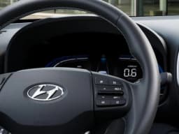 Hyundai Venue SEL FWD 2026 — side view
