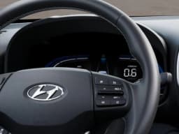 Hyundai Venue SEL FWD 2026 — side view