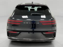 Genesis GV70 2.5T Select AWD 2027 — side view