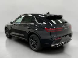 Genesis GV70 2.5T Select AWD 2027 — side view