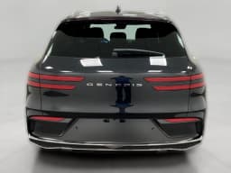 Genesis GV70 2.5T Select AWD 2027 — side view