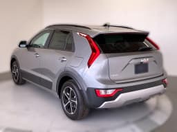 Kia Niro EX FWD 2026 — side view