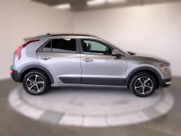 Kia Niro EX FWD 2026 — side view