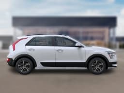 Kia Niro EX FWD 2026 — side view