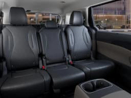 Kia Carnival EX FWD 2026 — side view