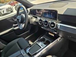 Mercedes-Benz GLB GLB 250 SUV 2026 — side view