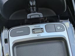 Mercedes-Benz GLB GLB 250 4MATIC SUV 2026 — side view