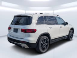 Mercedes-Benz GLB GLB 250 4MATIC SUV 2026 — side view