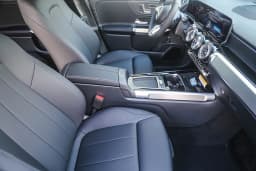 Mercedes-Benz GLB GLB 250 4MATIC SUV 2026 — side view