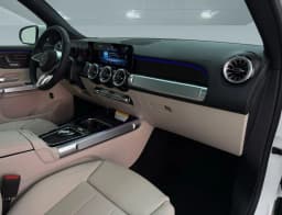 Mercedes-Benz GLB GLB 250 4MATIC SUV 2026 — side view