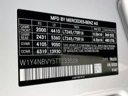 Mercedes-Benz Sprinter Crew Van Standard Roof 4-Cyl Diesel HO 2500 Standard Roof I4 Diesel HO 144" AWD 2026 — side view