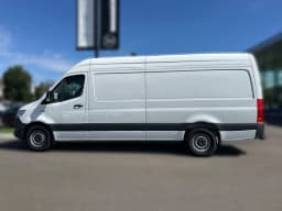 Mercedes-Benz eSprinter Cargo Van High Roof 2500 High Roof 170" RWD 2025 — side view