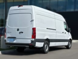 Mercedes-Benz eSprinter Cargo Van High Roof HO 2500 High Roof HO 170" RWD 2025 — side view