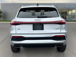 Audi Q5 Premium 2.0 TFSI quattro 2026 — side view