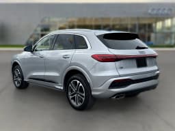 Audi Q5 Premium 2.0 TFSI quattro 2026 — side view