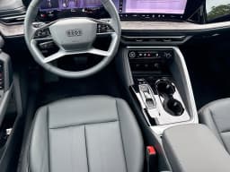 Audi Q5 Premium 2.0 TFSI quattro 2026 — side view