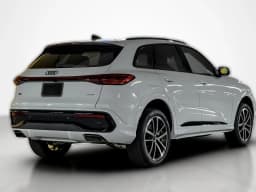 Audi Q5 Premium 2.0 TFSI quattro 2026 — side view