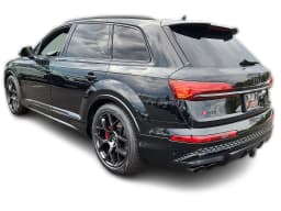 Audi SQ7 Premium Plus quattro 2026 — side view