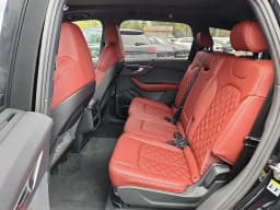 Audi SQ7 Premium Plus quattro 2026 — side view