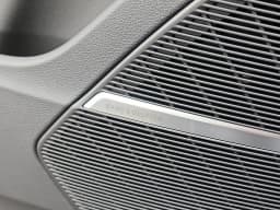 Audi SQ7 Premium Plus quattro 2026 — side view