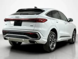 Audi Q5 Sportback Premium 2.0 TFSI quattro 2026 — side view