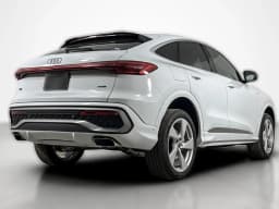 Audi Q5 Sportback Premium Plus 2.0 TFSI quattro 2026 — side view