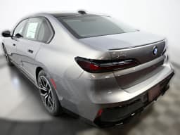 BMW 7 Series 740i xDrive Sedan 2026 — side view