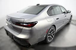 BMW 7 Series 740i xDrive Sedan 2026 — side view