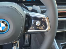 BMW 7 Series 750e xDrive Plug-In Hybrid 2026 — side view