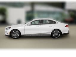 BMW 5 Series 530i xDrive Sedan 2027 — side view