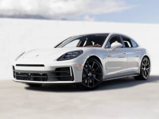 Porsche Panamera 4 E-Hybrid AWD Porsche Panamera 4 E-Hybrid AWD