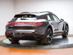 Porsche Taycan 4S Cross Turismo AWD 2025 — side view