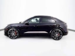 Porsche Macan Electric Turbo AWD 2025 — side view