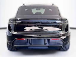 Porsche Macan Electric Turbo AWD 2025 — side view