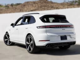 Porsche Cayenne Turbo E-Hybrid AWD 2026 — side view