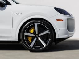 Porsche Cayenne Turbo E-Hybrid AWD 2026 — side view
