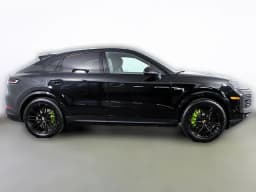 Porsche Cayenne E-Hybrid Coupe AWD 2026 — side view