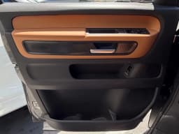 Volkswagen ID. Buzz Pro S Plus 4MOTION 2025 — side view