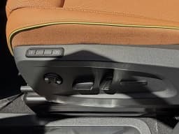 Volkswagen ID. Buzz Pro S Plus 4MOTION 2025 — side view