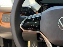 Volkswagen ID. Buzz Pro S Plus 4MOTION 2025 — side view