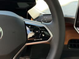 Volkswagen ID. Buzz Pro S Plus 4MOTION 2025 — side view