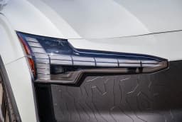 Volvo EX30 Cross Country Ultra Twin Motor AWD 2026 — side view