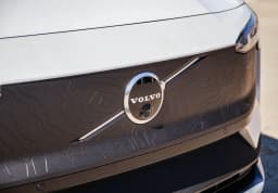 Volvo EX30 Cross Country Ultra Twin Motor AWD 2026 — side view