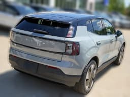 Volvo EX30 Plus Twin Motor AWD 2026 — side view