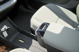 Volvo EX30 Plus Twin Motor AWD 2026 — side view