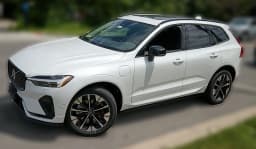 Volvo XC60 Plug-In Hybrid Plus T8 AWD 2026 — side view