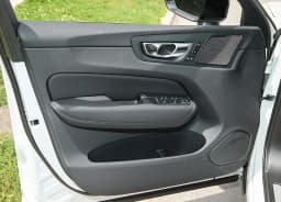 Volvo XC60 Plug-In Hybrid Plus T8 AWD 2026 — side view