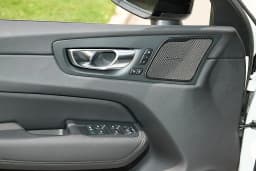 Volvo XC60 Plug-In Hybrid Plus T8 AWD 2026 — side view